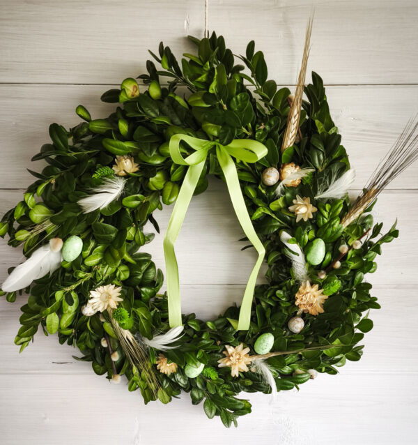 Jarní věnec na dveře buxus 30 cm - zelenkavý